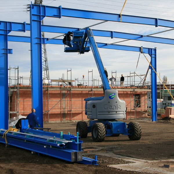 WK Hydraulik GmbH, Standort Wernigerode - Bauprozess mit Stahlträgern