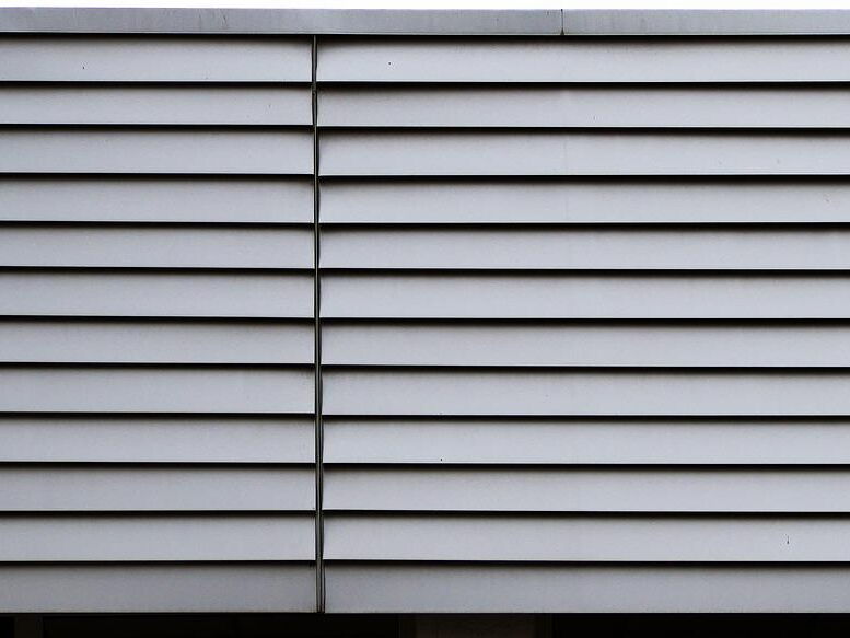 Hallenprofis - Stahlbau Leistungen - Fassadenverkleidungen aus Metall