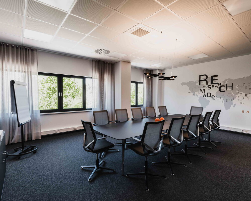 großer Seminarraum im Bürotrakt des neuen Anbaus